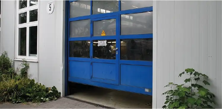 Ein blaues Tor